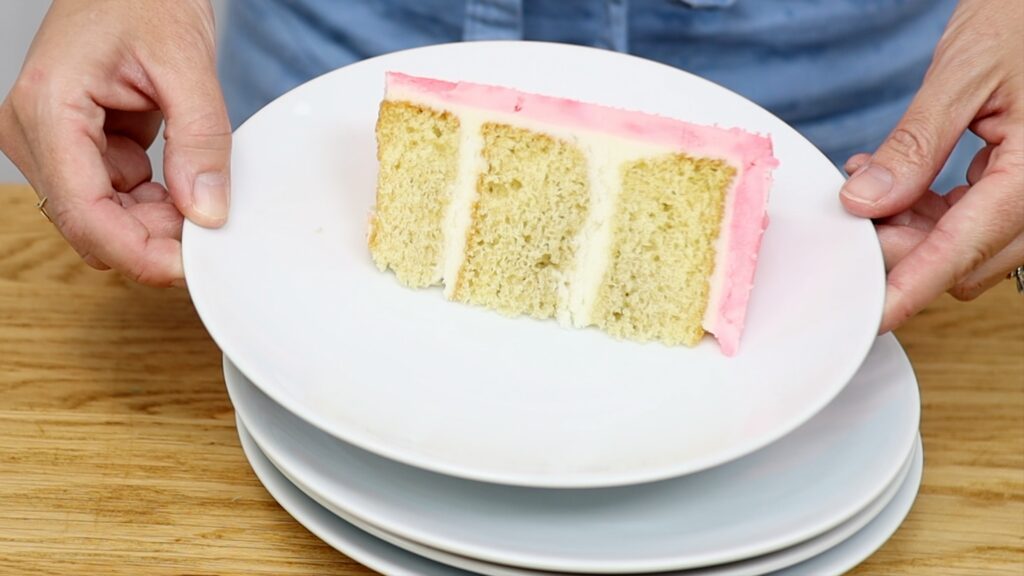 how to cut large cake portions