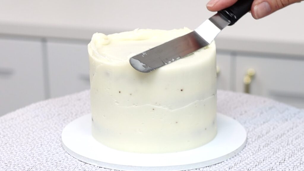 how to do a crumb coat on a mini cake