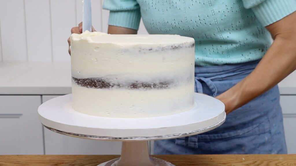 how to frost the bottom tier of a tier cake