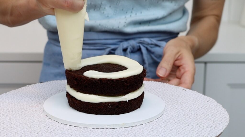 how to pipe filling onto mini cakes