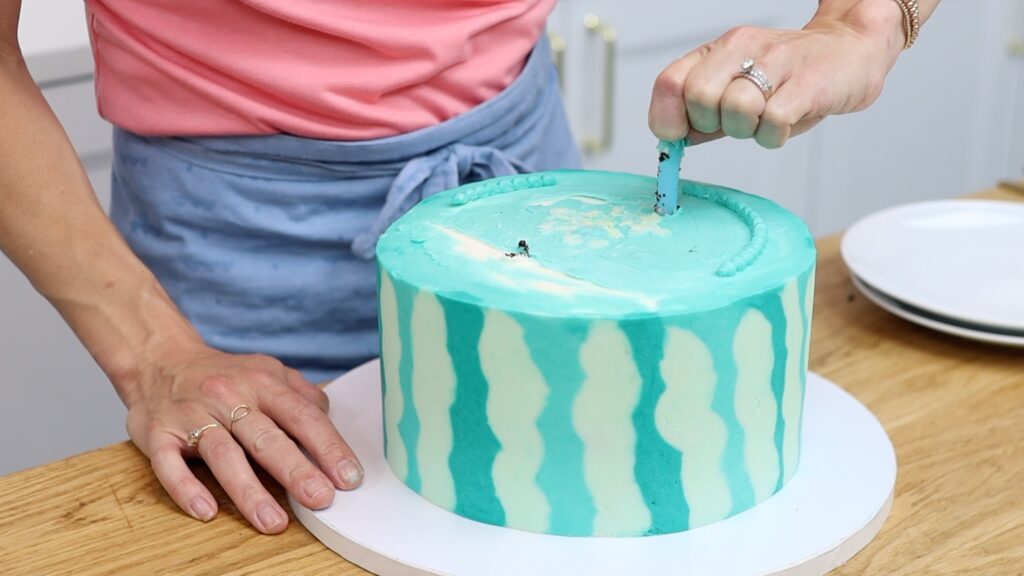 remove support dowels from tier cake before serving