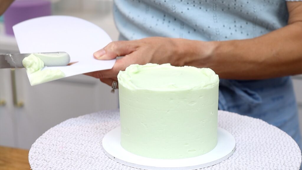 step by step how to frost a mini cake