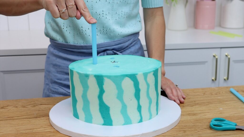 where do you put dowels in a tier cake