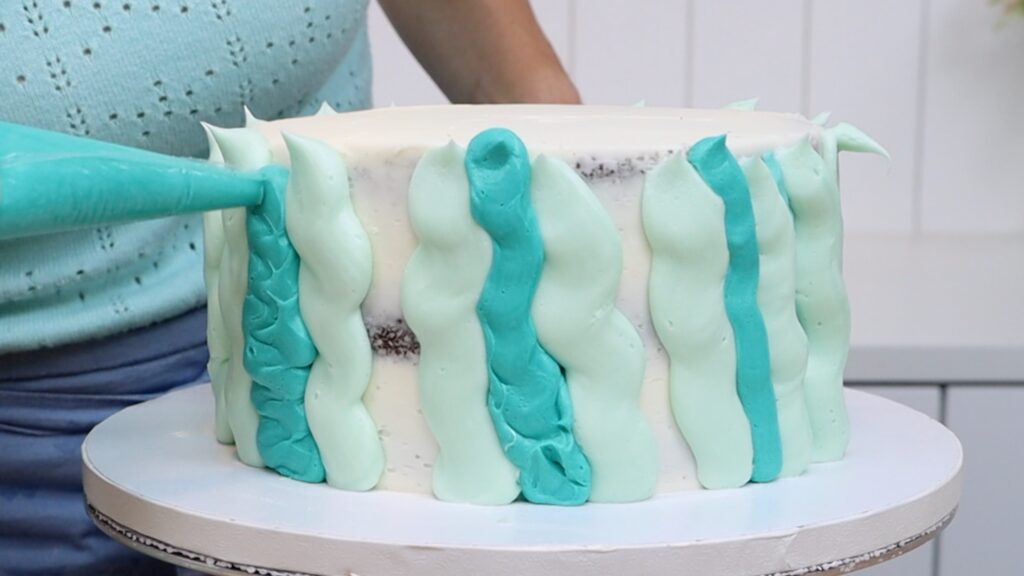 zig zag piping for two tone frosting