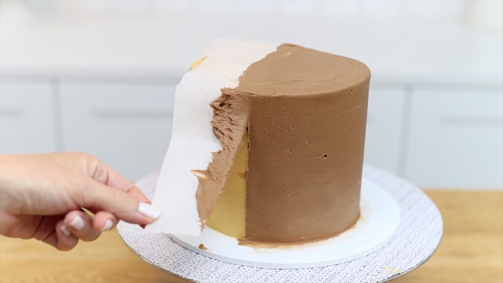 frosting a half and half cake with two colours or flavours