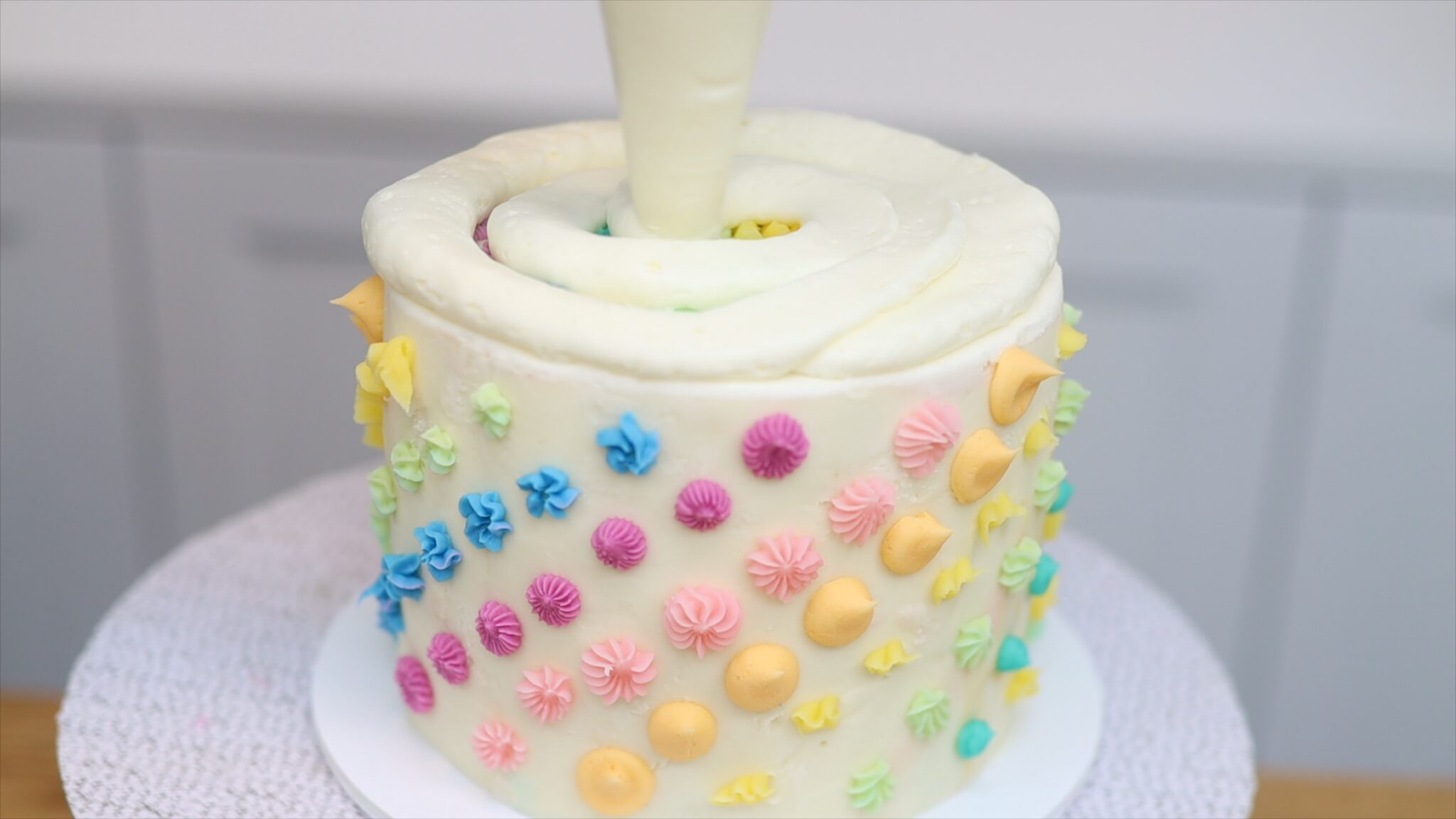 How to Use a Cake Comb 8 Different Ways British Girl Bakes