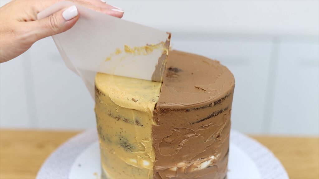 how to frost a cake with two flavours