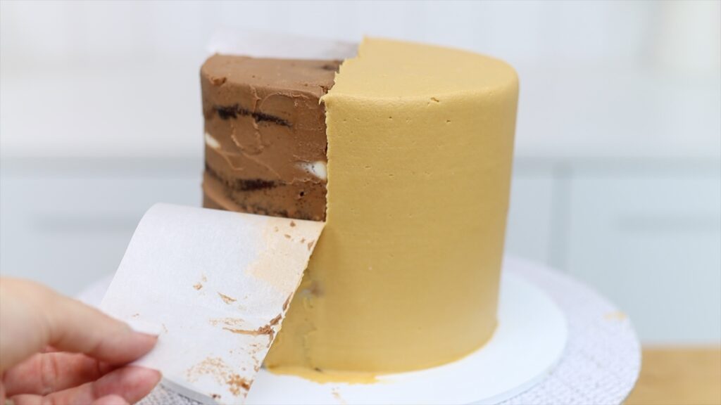 how to frost half a cake with a different colour