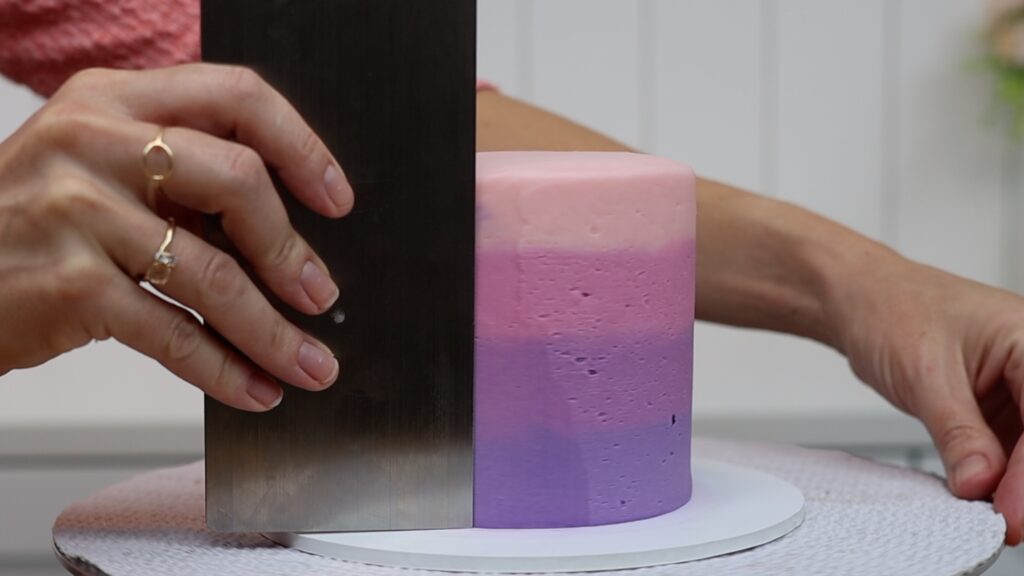 how to get air bubbles out of frosting on a cake