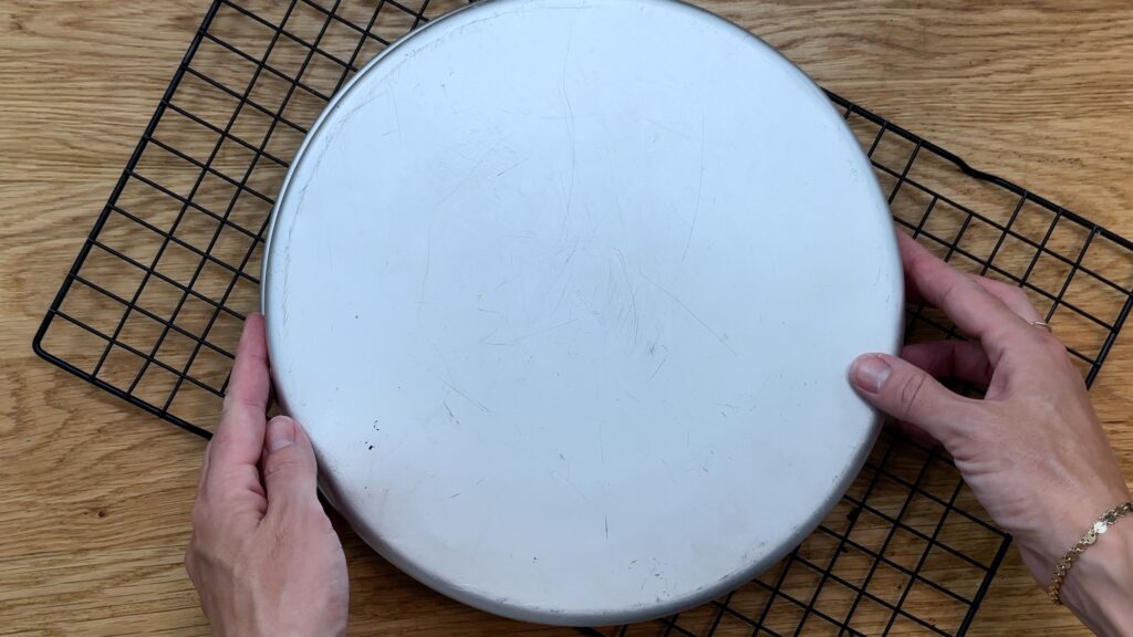 how to get big cakes out of the pan without breaking