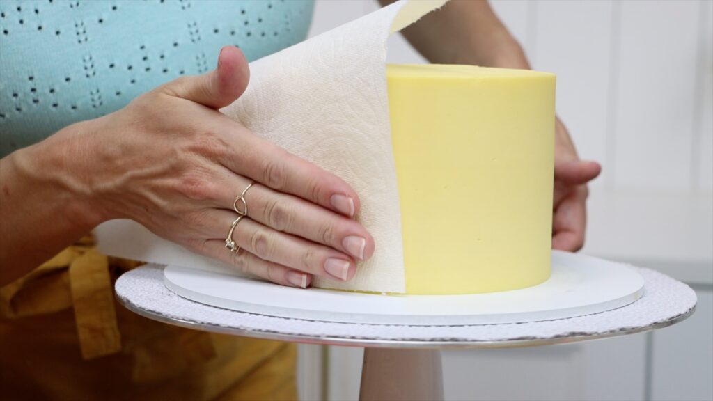 how to get rid of condensation on cakes