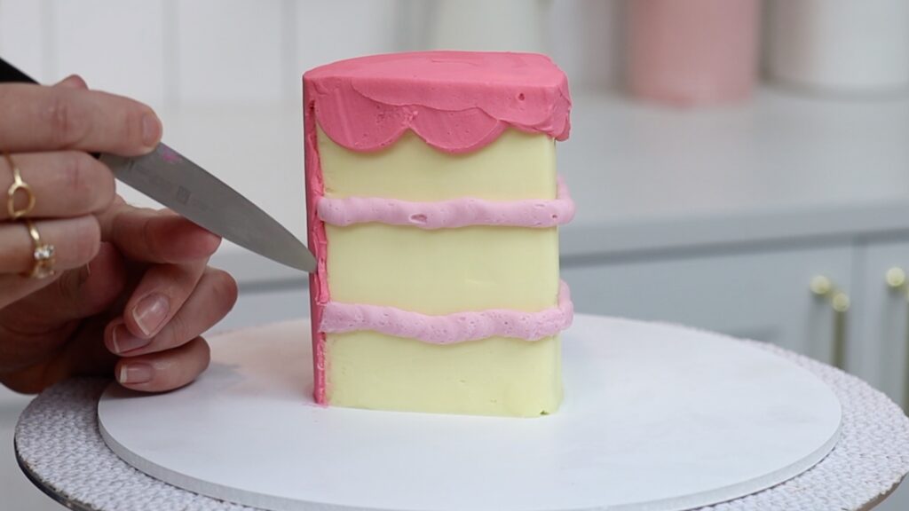 how to get straight edges on buttercream cartoon cakes