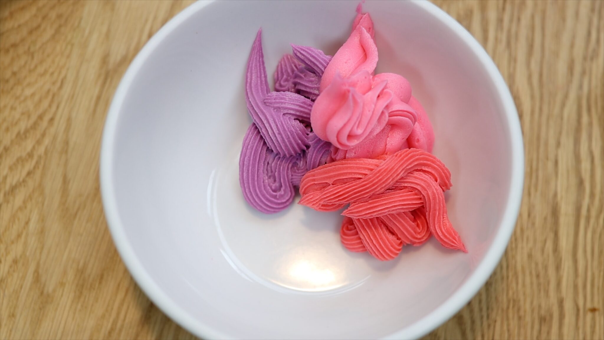 10 Tips for Buttercream Colouring - British Girl Bakes