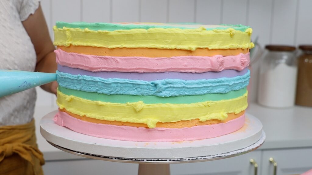 how to make multicoloured stripes on a buttercream cake