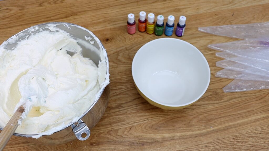 how to make rainbow buttercream colours with one bowl for piping stripes onto a cake