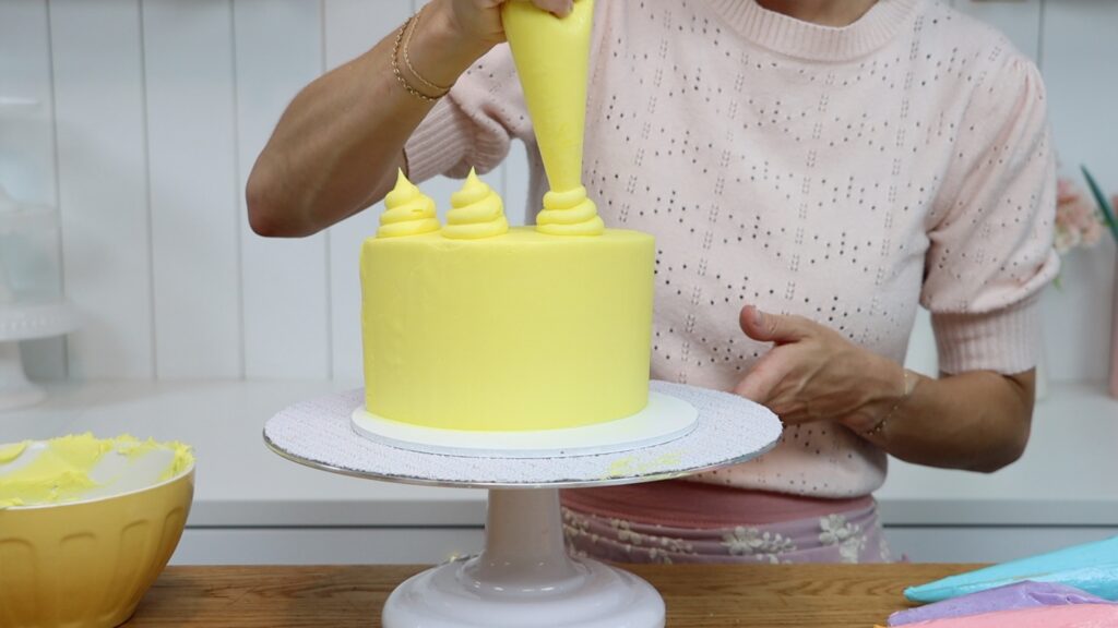how to pipe swirls onto a half birthday cake