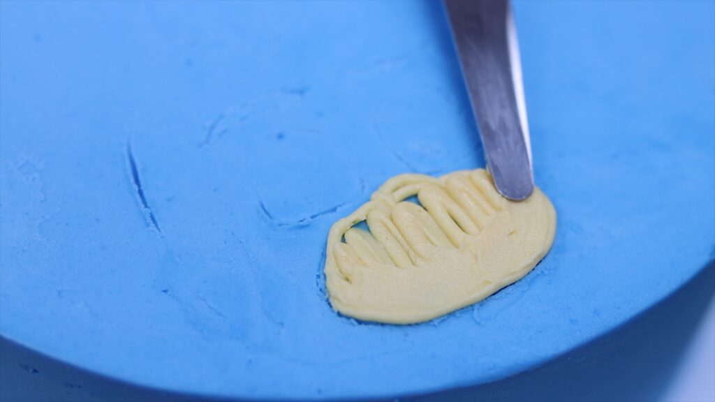 how to smooth piped buttercream on a character cake