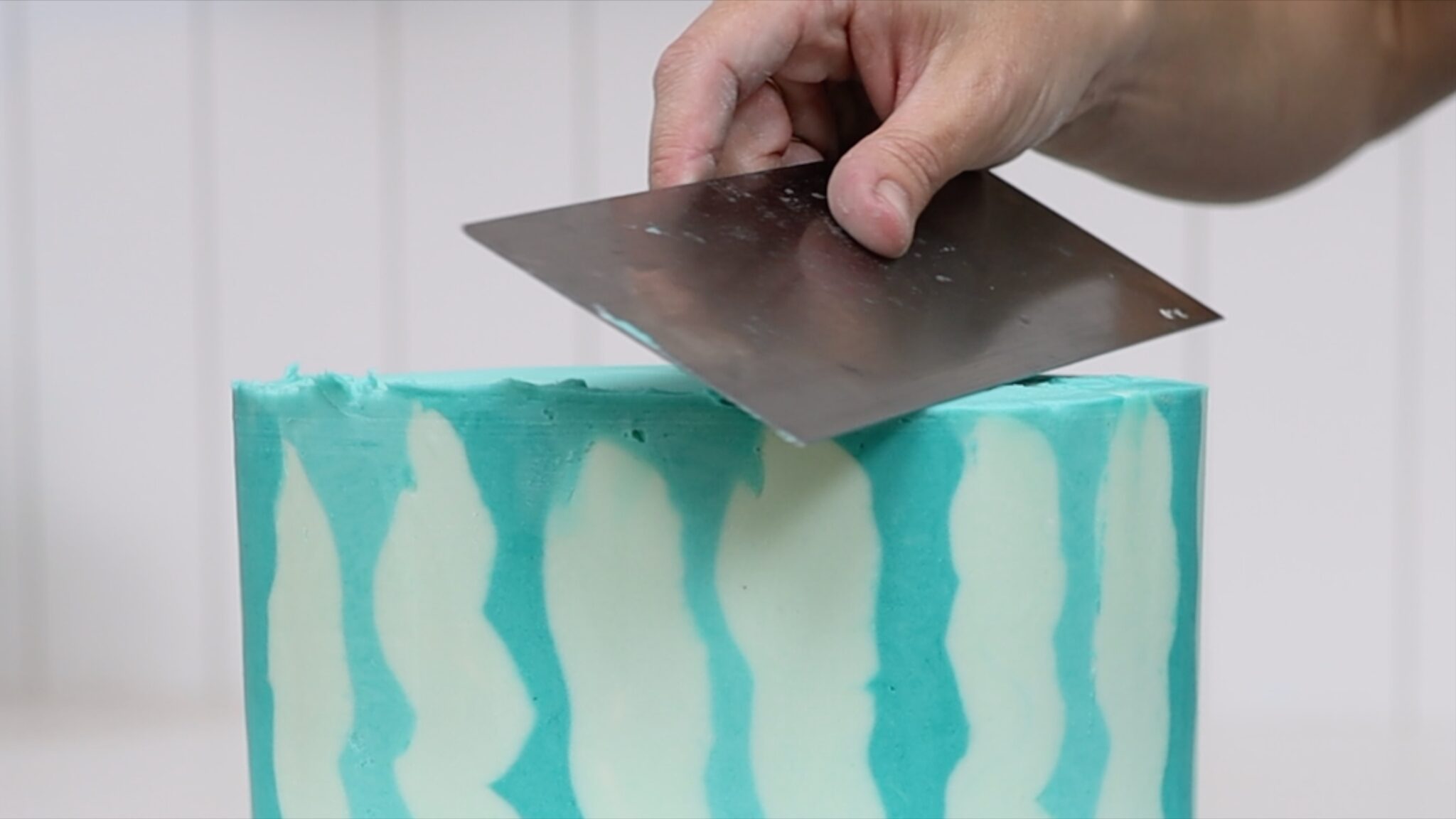 How to Use a Cake Comb 8 Different Ways British Girl Bakes