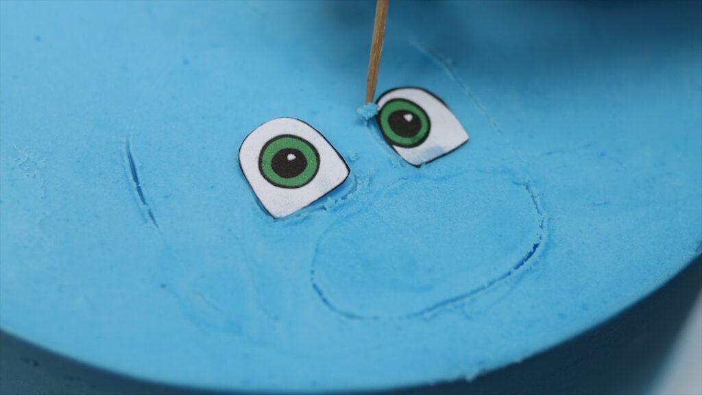 outline your character onto a frosted cake with a toothpick