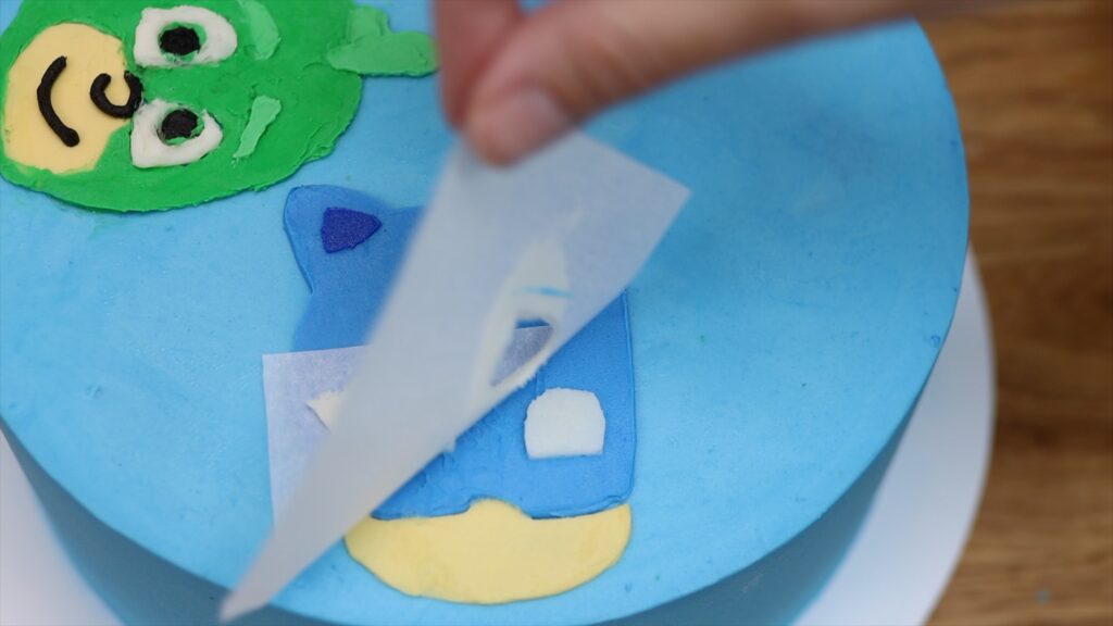 parchment paper stencils for detailed character cakes
