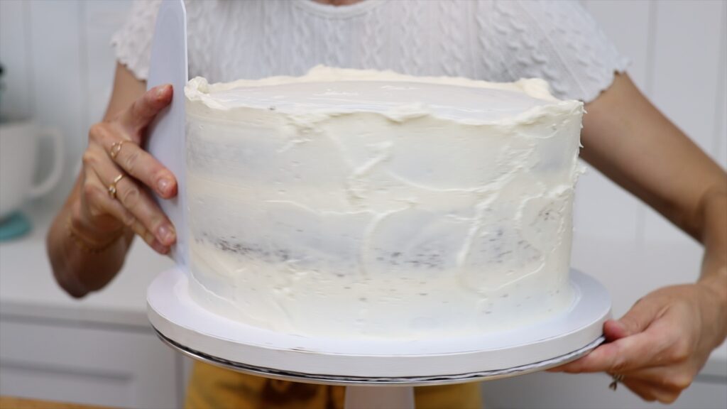 what is a crumb coat and how to smooth it