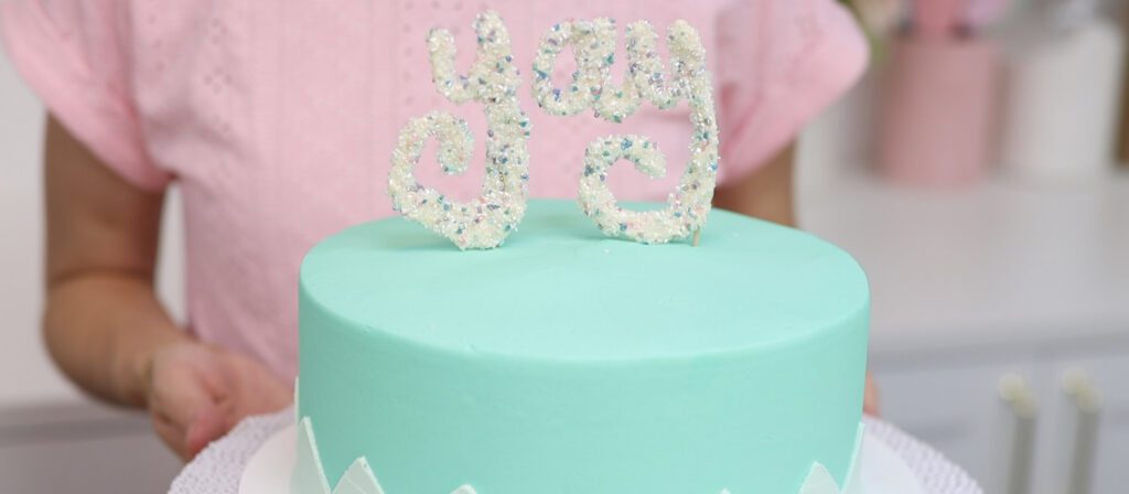 8 ways to decorate cakes without fancy tools tutorial - British Girl Bakes