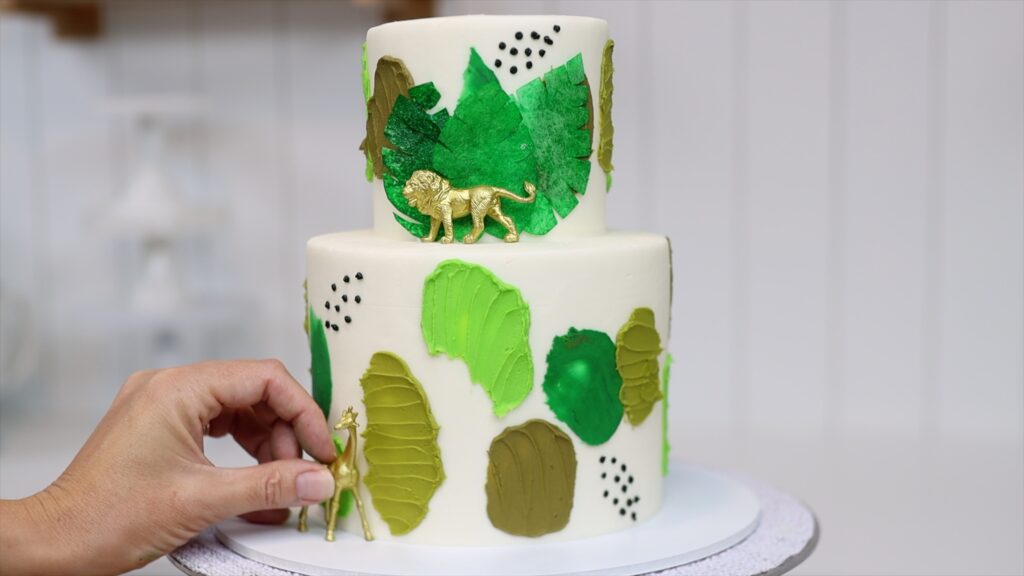 how to attach animal figures to a frosted cake