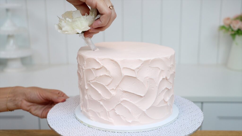 how to decorate a cake with flowers