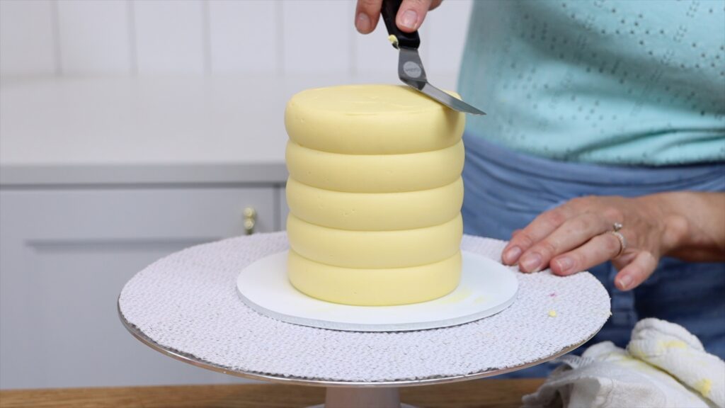 how to do textured frosting with buttercream on cakes