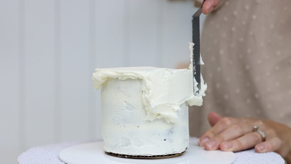 how to frost a cake on a cake board the same size