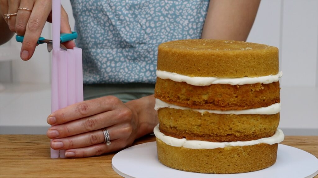 how to measure straws or dowels for support in a double barrel cake