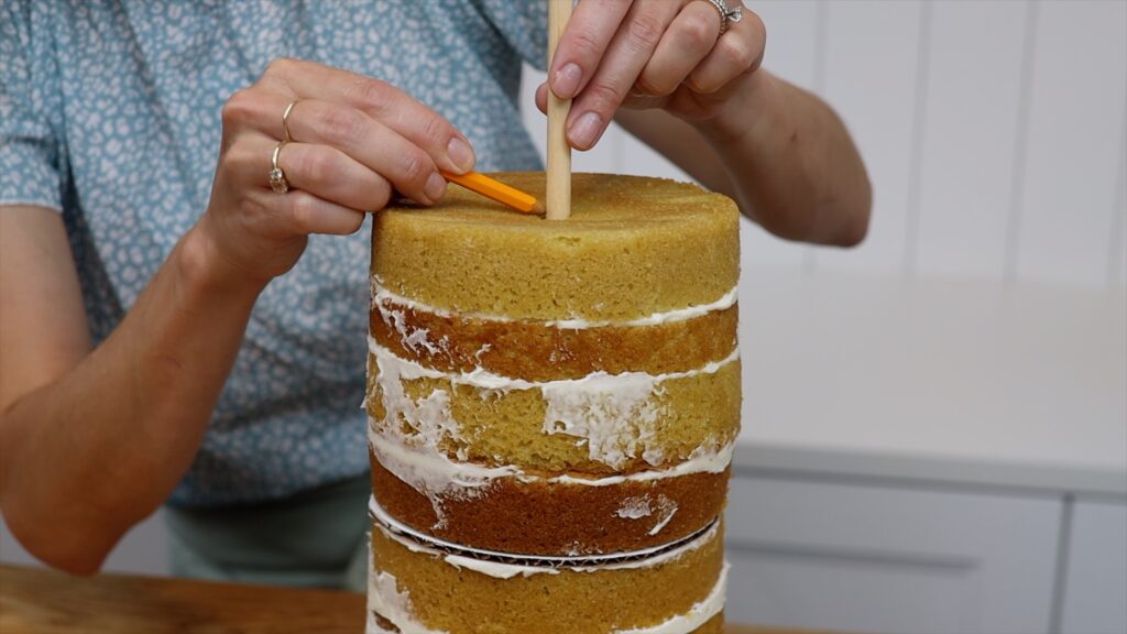 how to use a central dowel in a tier cake or double barrel cake extra tall cake