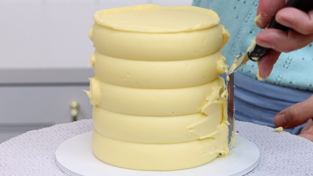how to use a textured cake comb