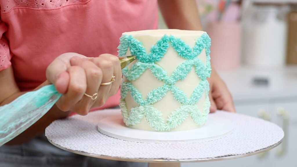 piped buttercream patterns on cake