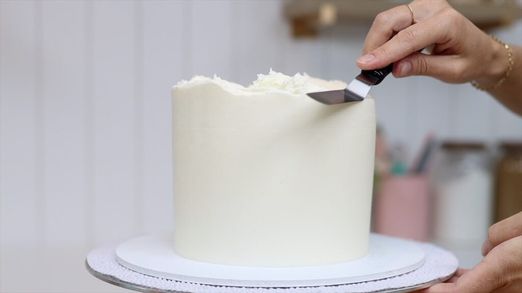 smooth frosting an sharp edges on tier cake