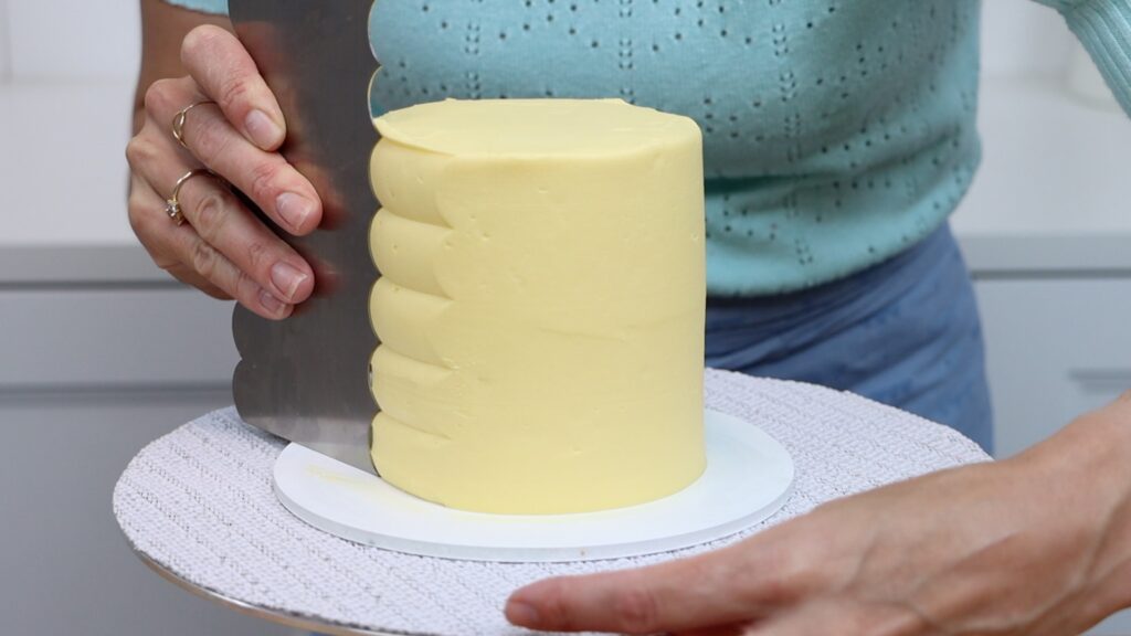 textured pattern on buttercream frosting using a textured cake comb