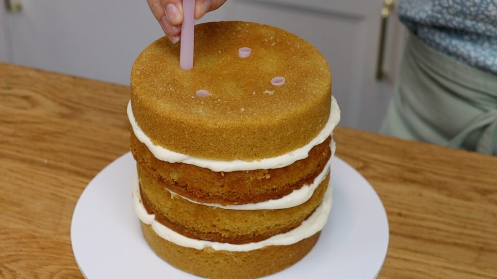 where to put straws for supports in a double barrel cake