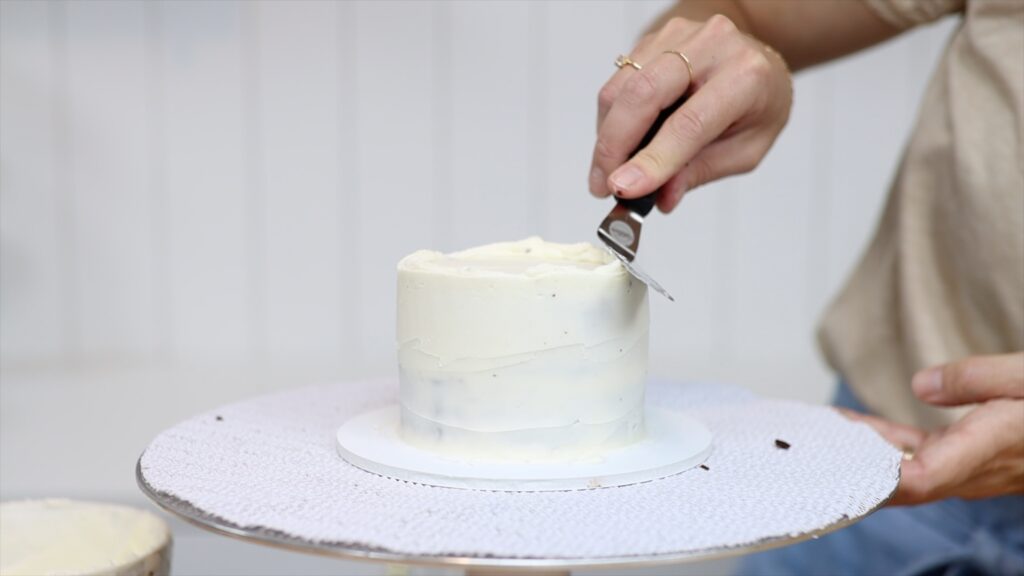 crumb coating smash cakes