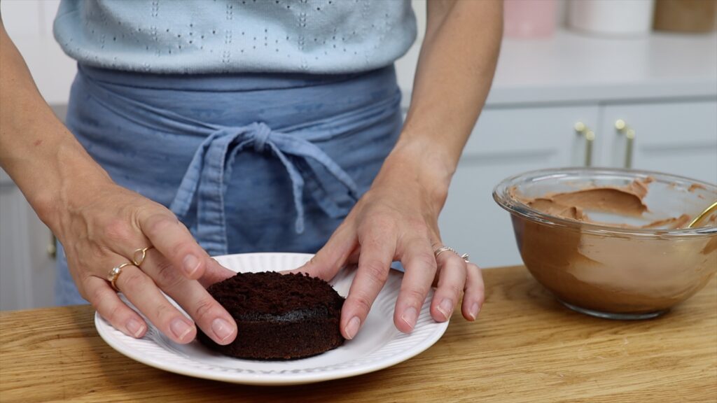 how to make a smash cake on a plate