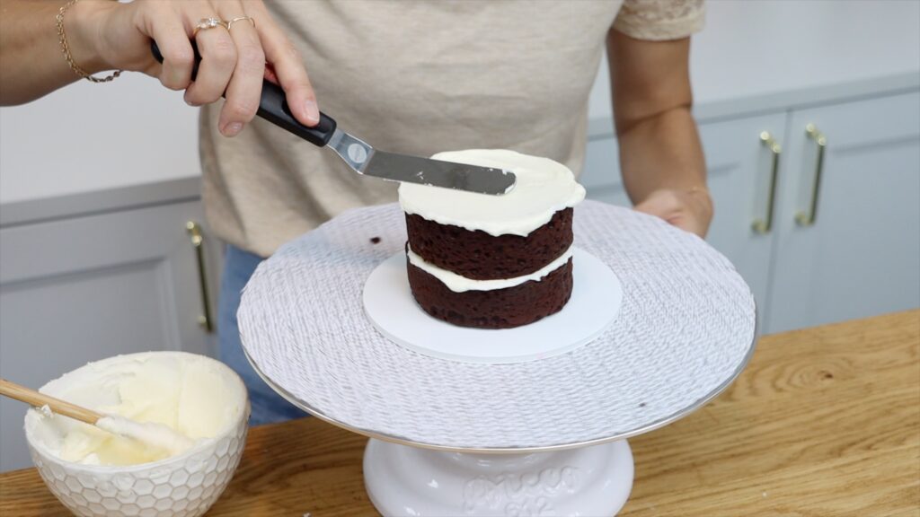 how to smooth frosting on a smash cake