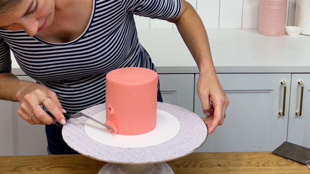 troubleshooting what to do if you poke your finger into a frosted cake