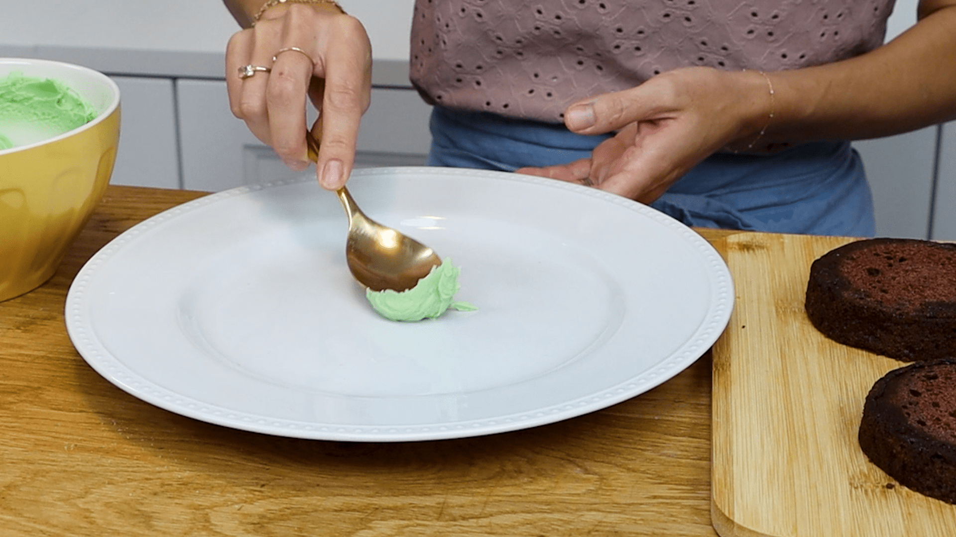 How to Frost a Cake without Tools British Girl Bakes