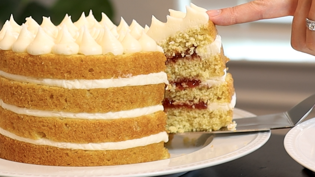 Slicing a cake