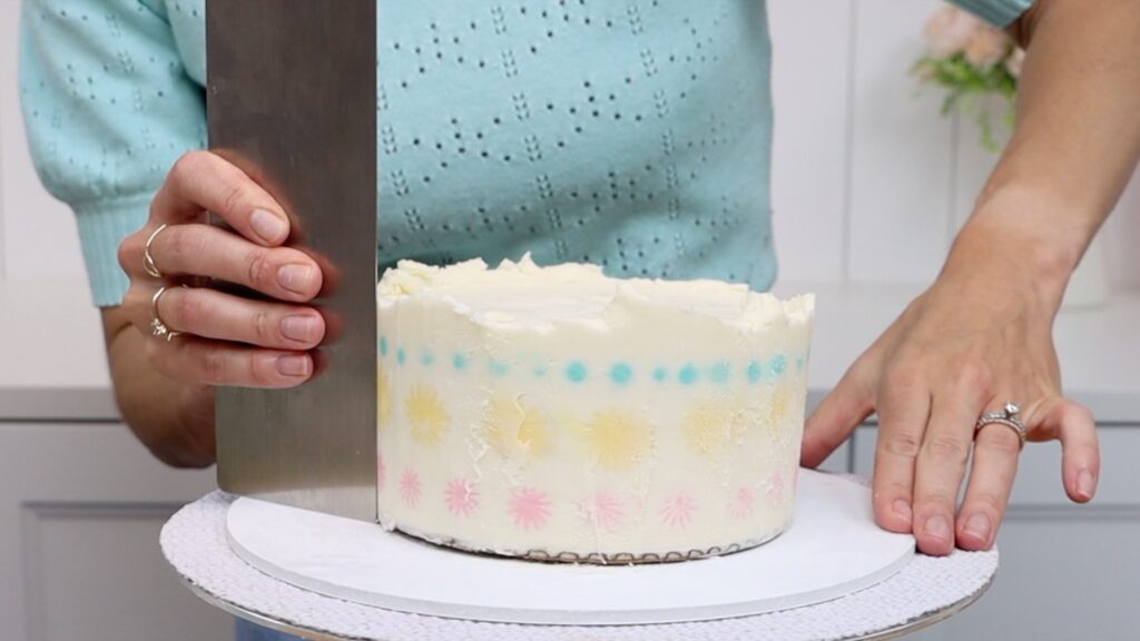 DIY cake hack for flat patterns on cakes like icing sheets with facelift frosting