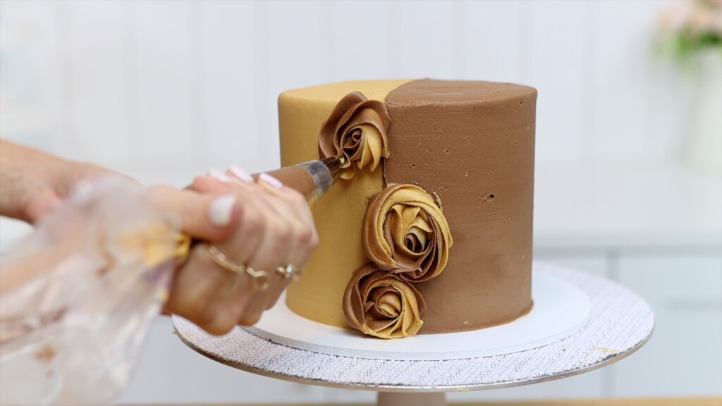 how to cover the join on a half and half cake