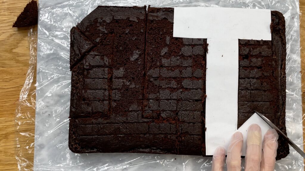 how to cut out number cakes from sheet cakes