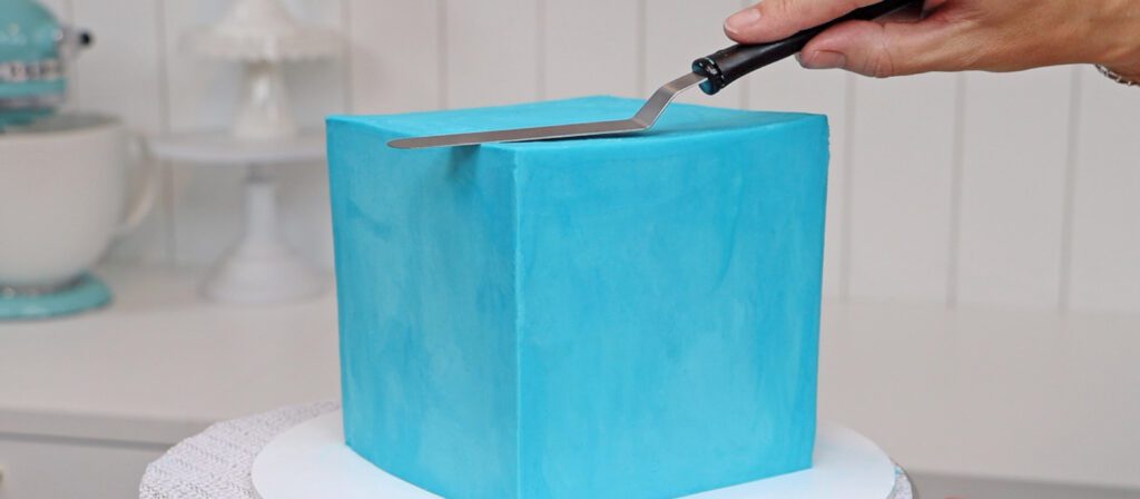 how to frost a square cake british girl bakes