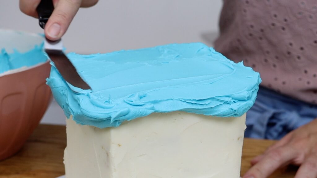 how to frost the top of a square cake