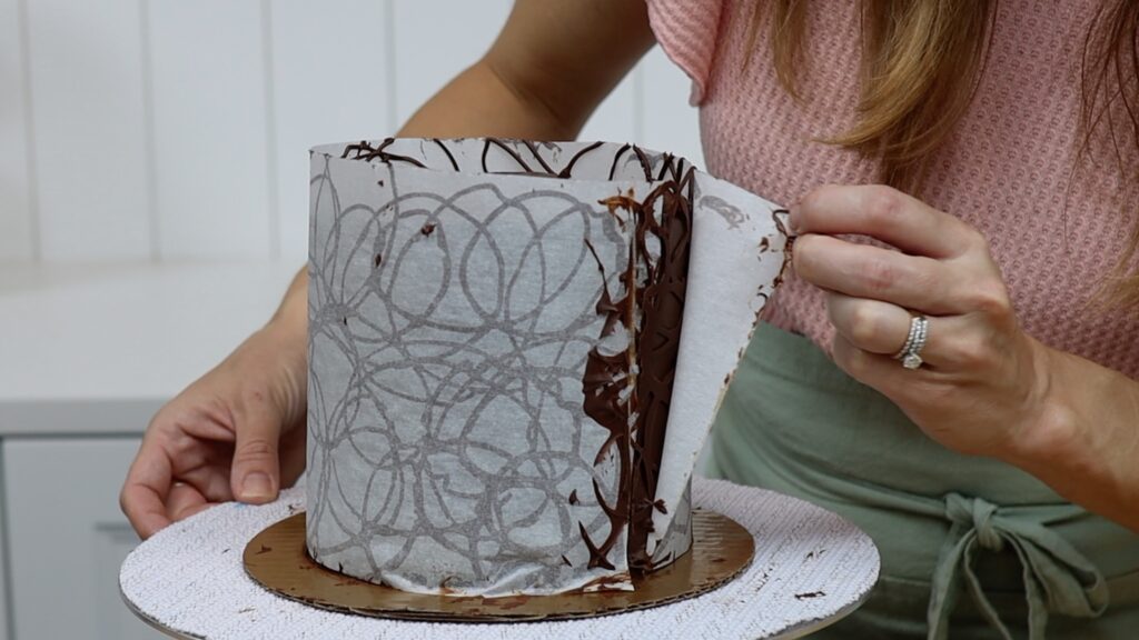 how to make a chocolate wrap cake or chocolate collar cake