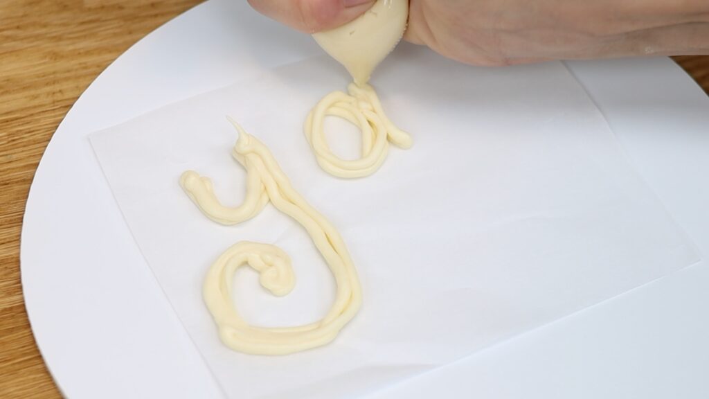 how to make birthday cake toppers with chocolate